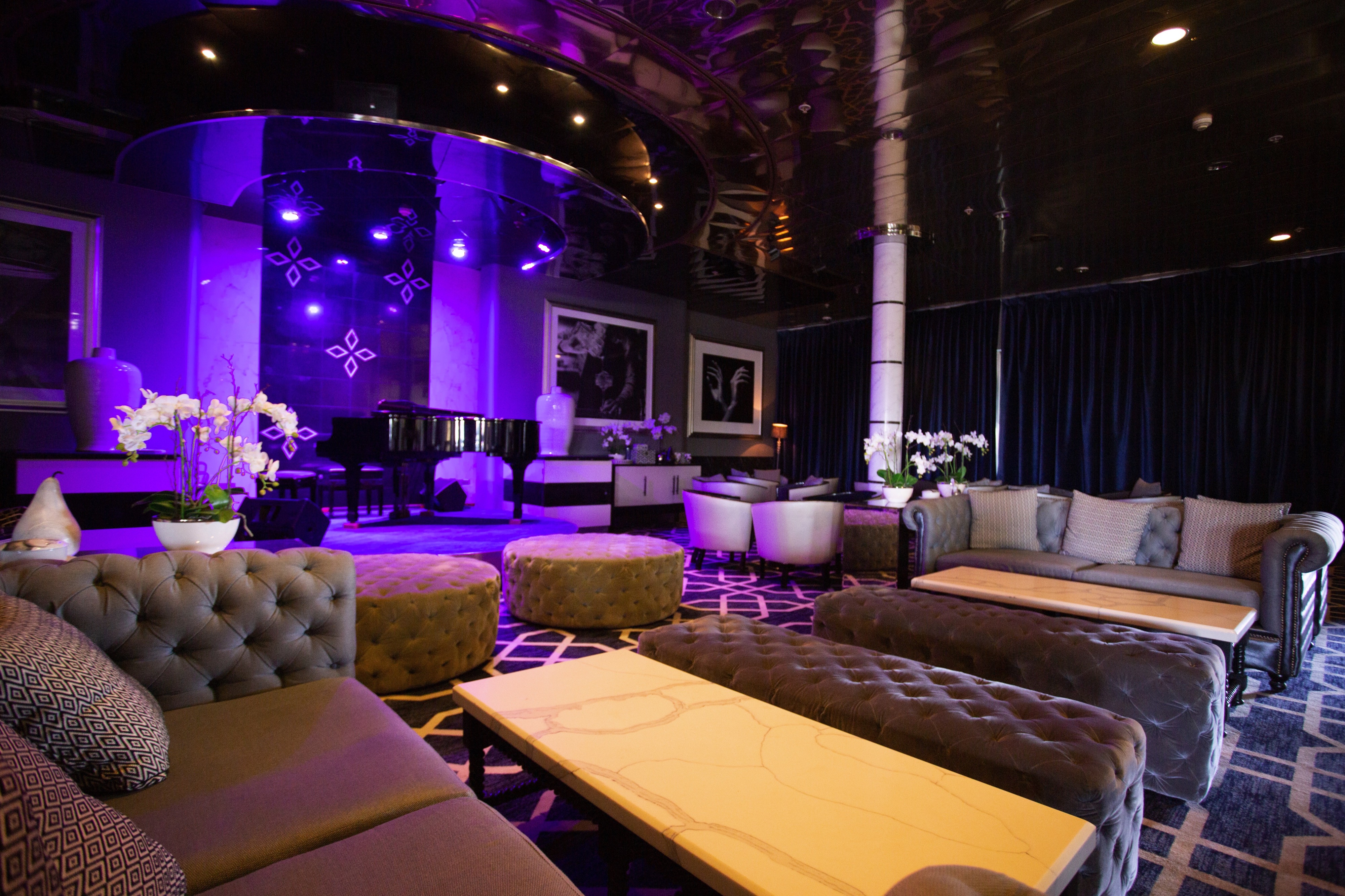 Ambience - Raffle's Bar